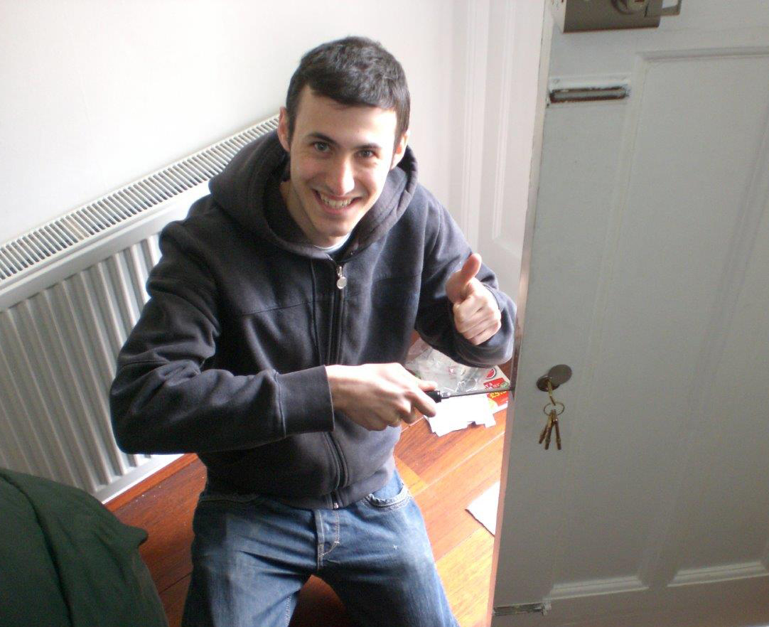 Winchmore Hill Locksmiths 020 8360 2233 local locksmith service
